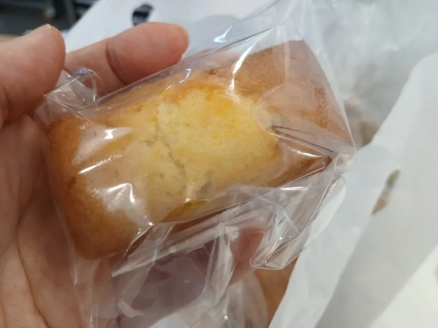 배 불뚝 휘낭시에 진열 모습