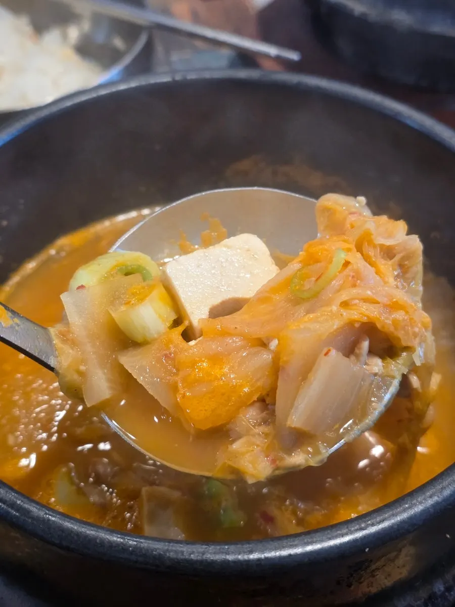 Cheonggukjang dengan kubis dan tauhu