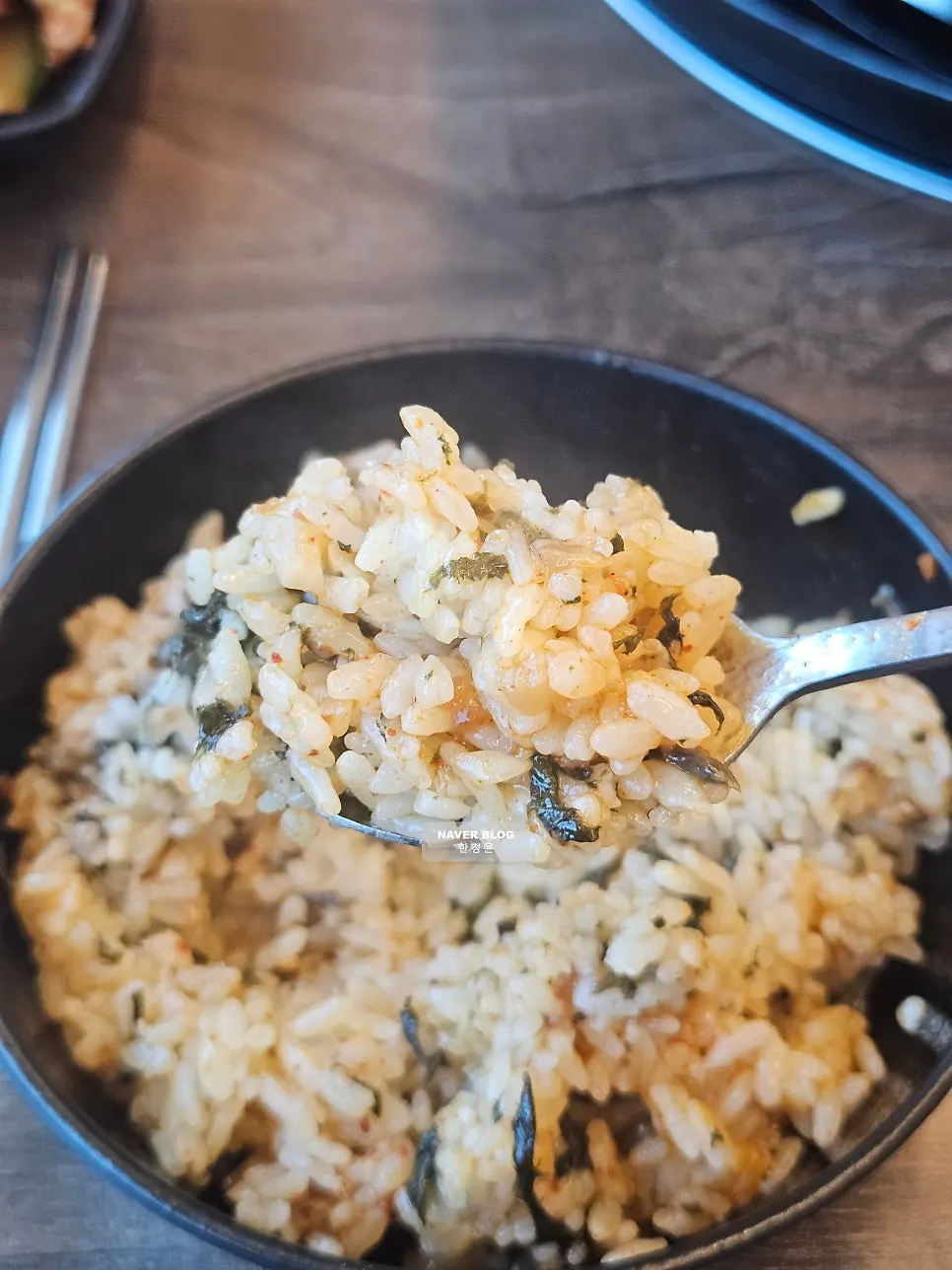 A bowl of gondre pyogo rice drizzled with seasoning sauce