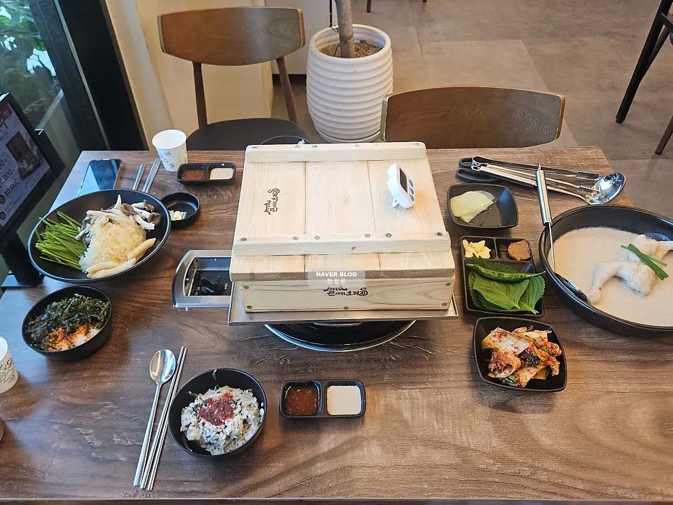 The fully assembled Keunsawi Eutteum Han-sang set
