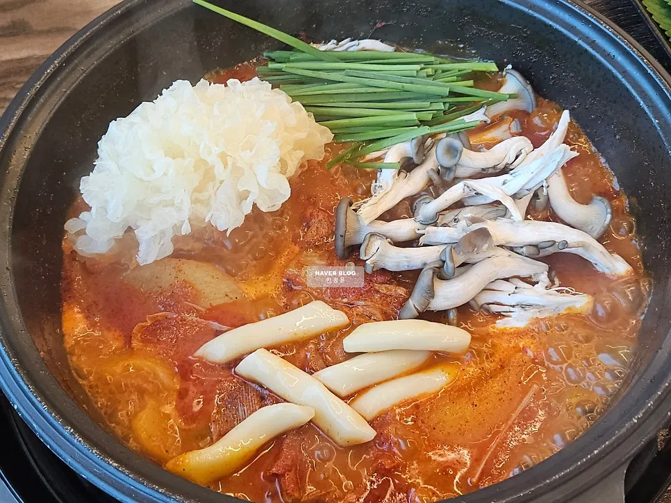 Boneless duck dori-tang loaded with mushrooms and rice cake slices