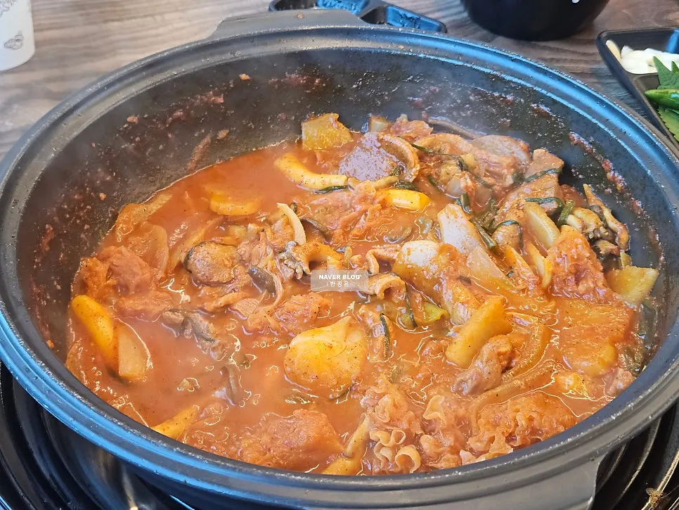 Spicy duck dori-tang simmering over low heat