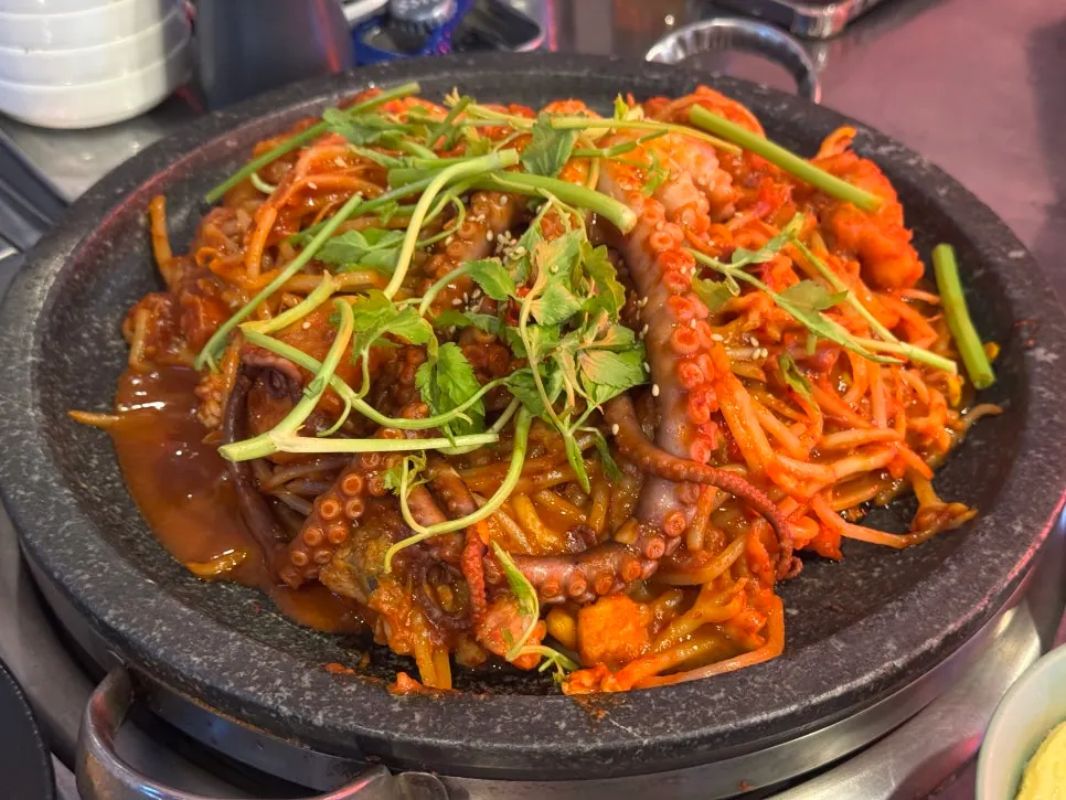 아구찜과 함께 즐긴 술 한잔 테이블