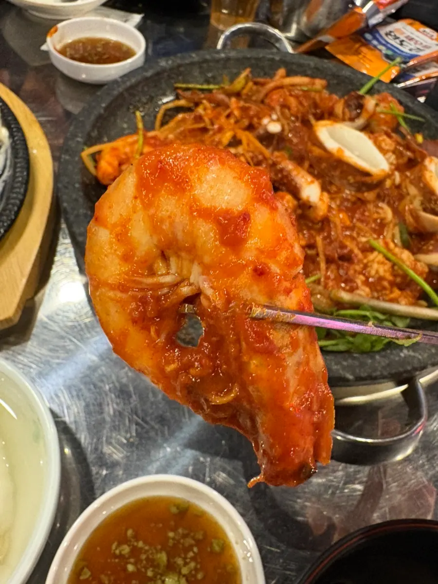 Seafood coated in spicy sauce