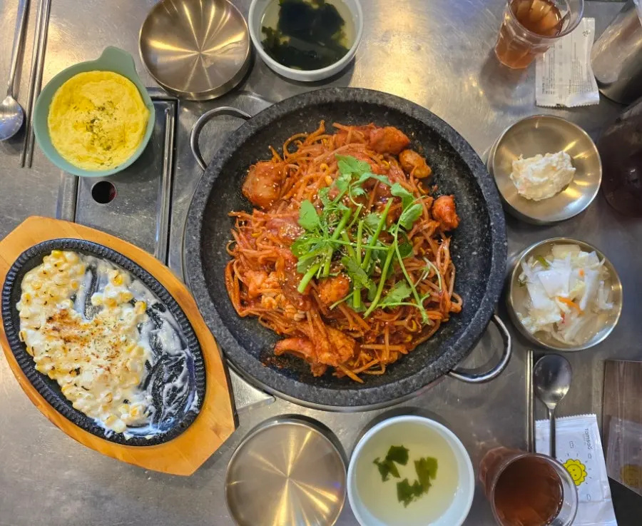2단계 매운맛으로 차려진 돌판 아귀찜 한상