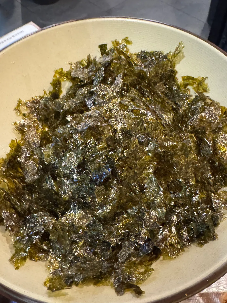 동글게 세팅된 날치알주먹밥