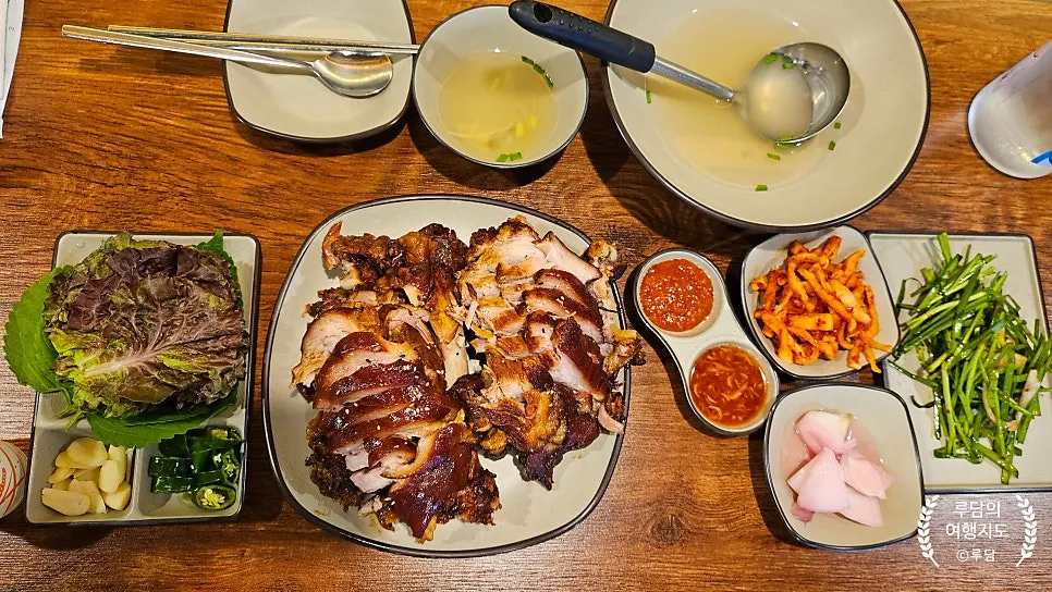 A full spread of fried and original jokbal