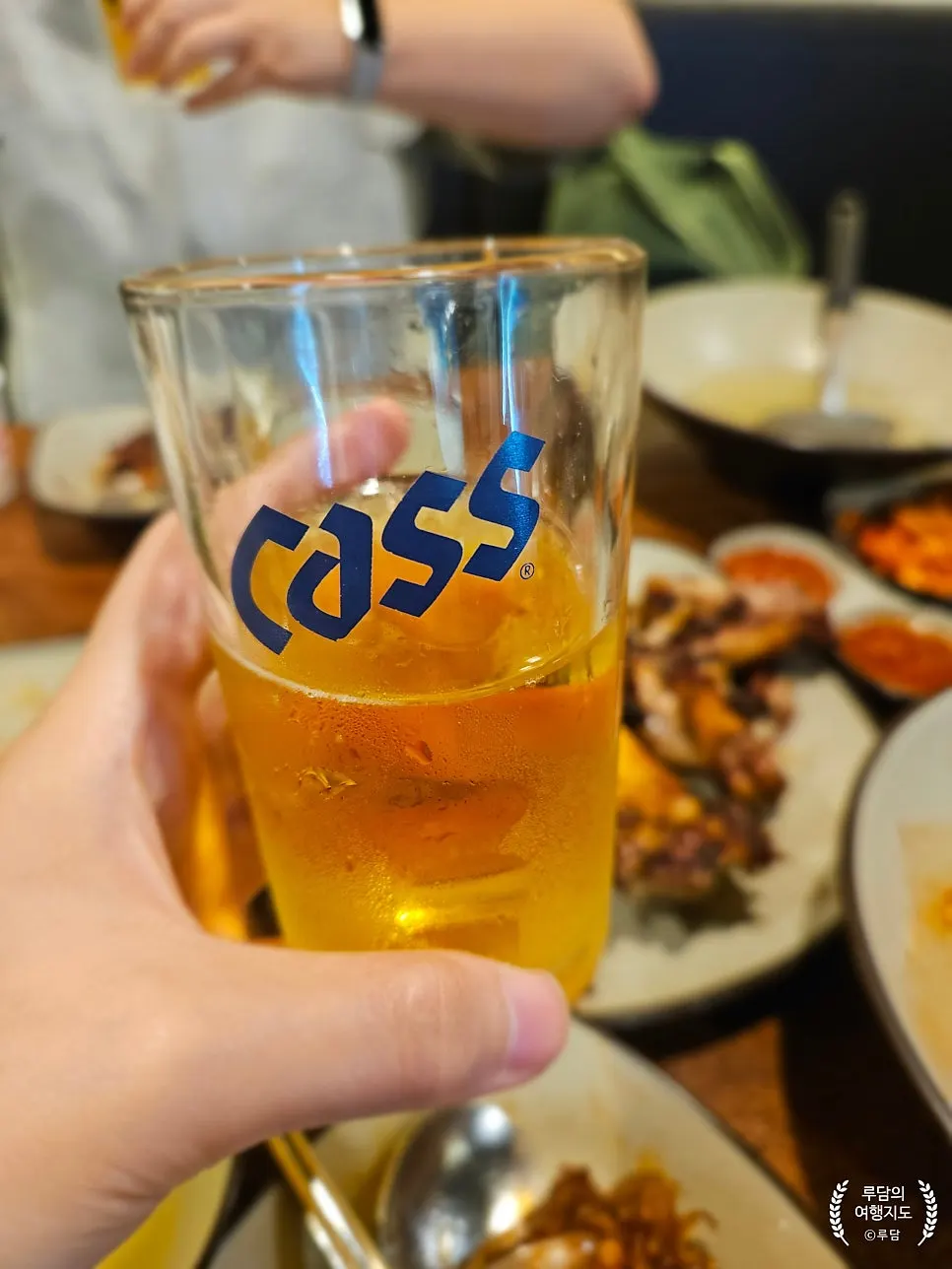 Fried jokbal eaten with beer