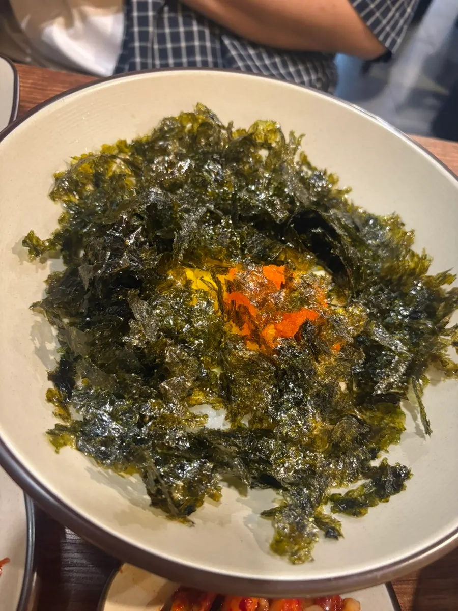 함께 주문한 날치알주먹밥 재료 한 그릇