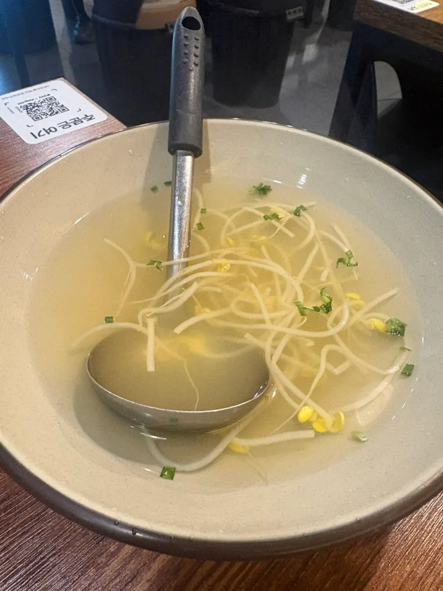 기본으로 제공되는 시원 칼칼한 콩나물국