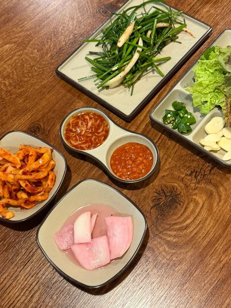 깔깔이족발 기본 찬 세팅