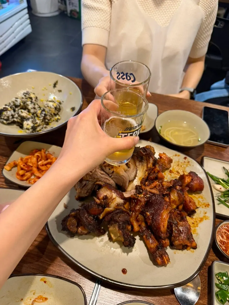 족발과 함께 마신 소맥 잔