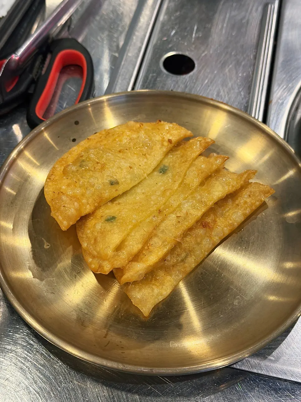 Flat dumpling topped with monkfish and bean sprouts