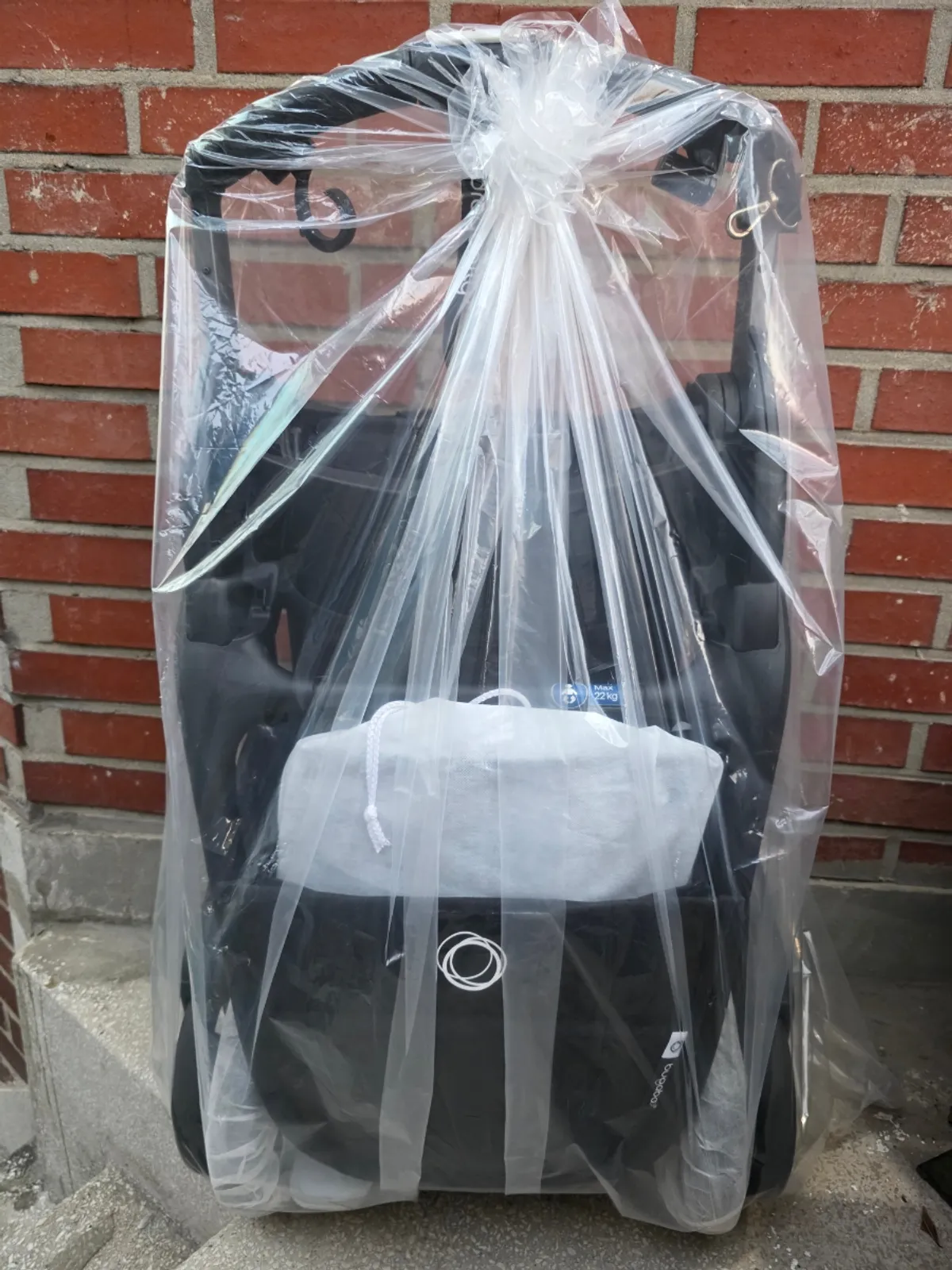 The stroller delivered in sealed packaging after washing was complete