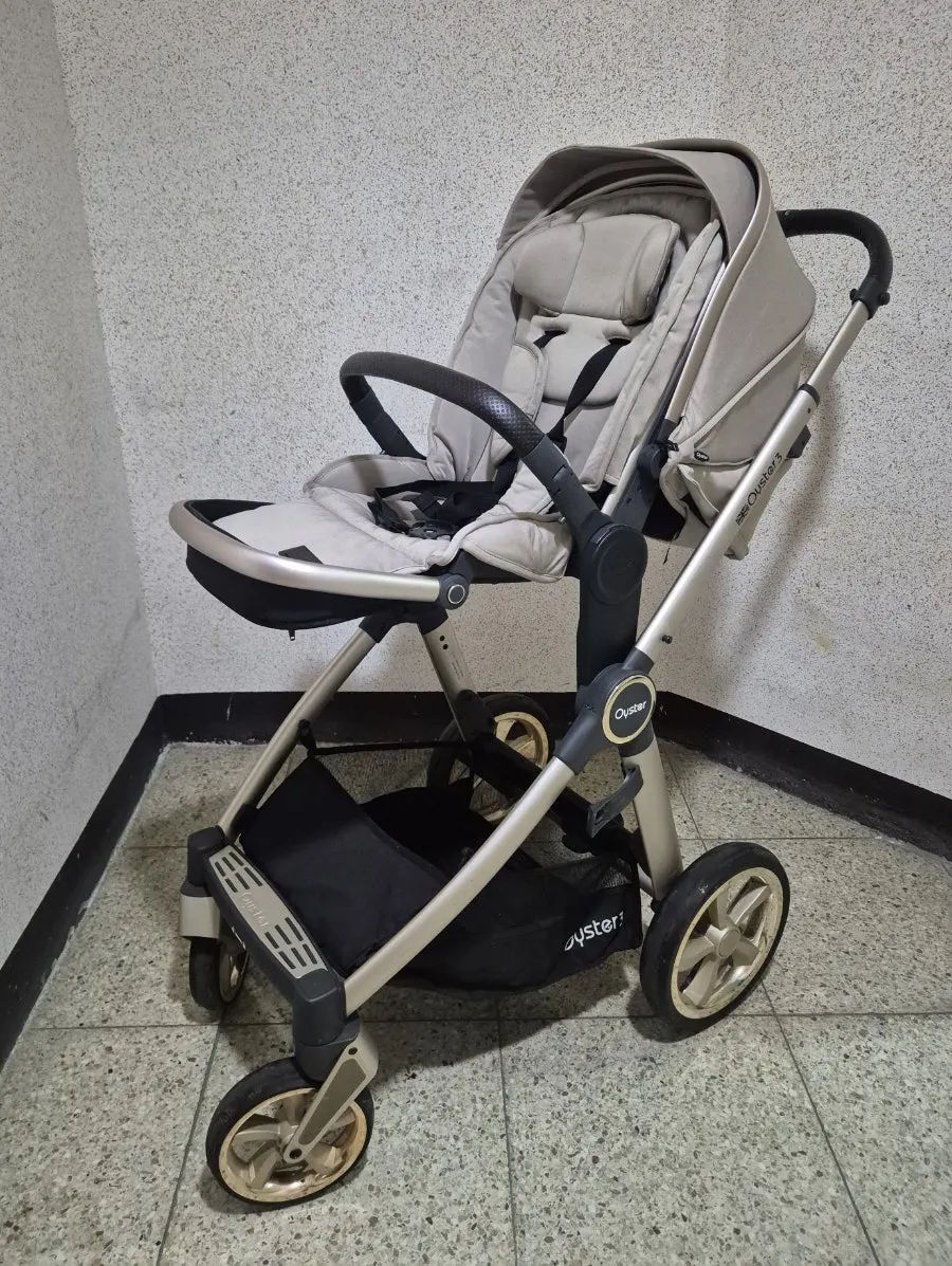 Oyster 3 deluxe stroller before cleaning