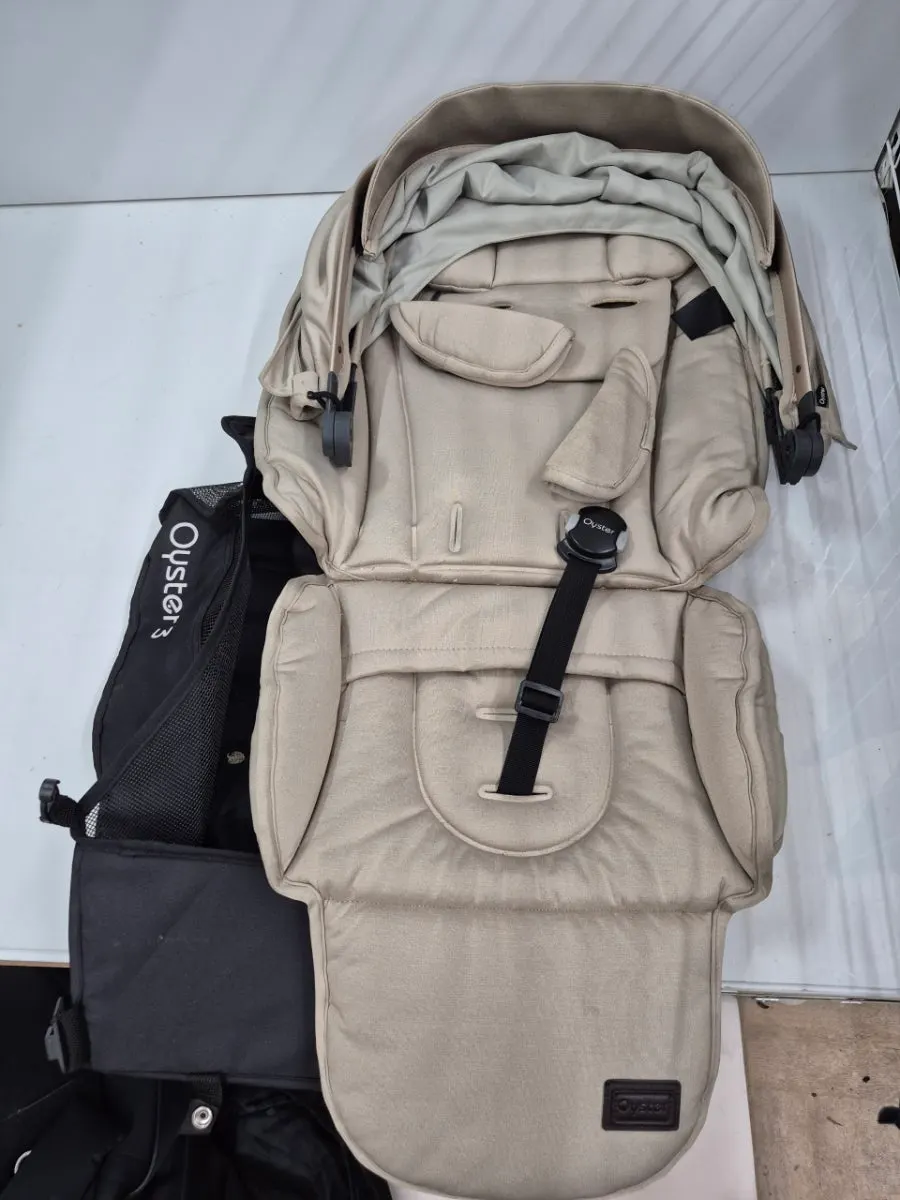 Photo showing dirt and dust on the stroller seat