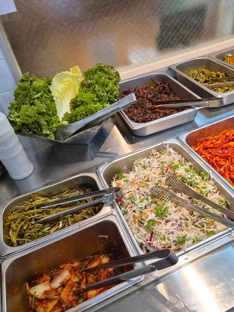 Unlimited-refill Korean side-dish selection