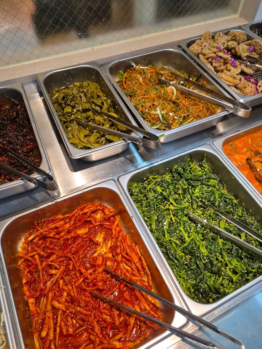 Unlimited-refill Korean side-dish selection