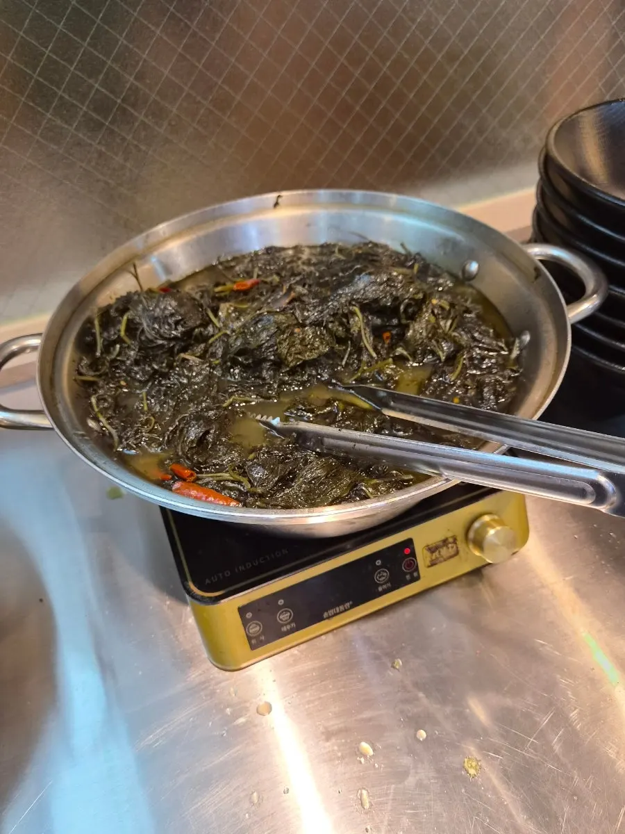 Unlimited-refill Korean side-dish selection