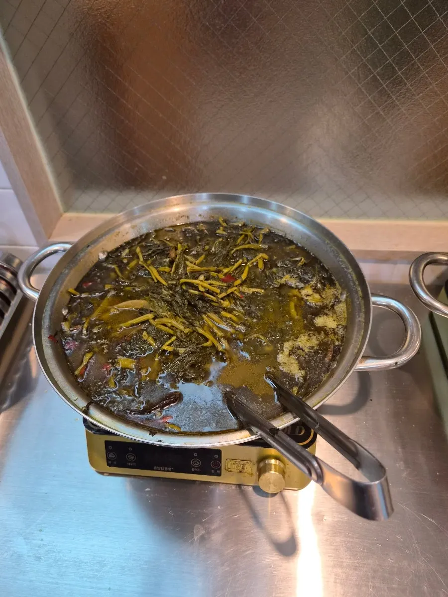 Unlimited-refill Korean side-dish selection
