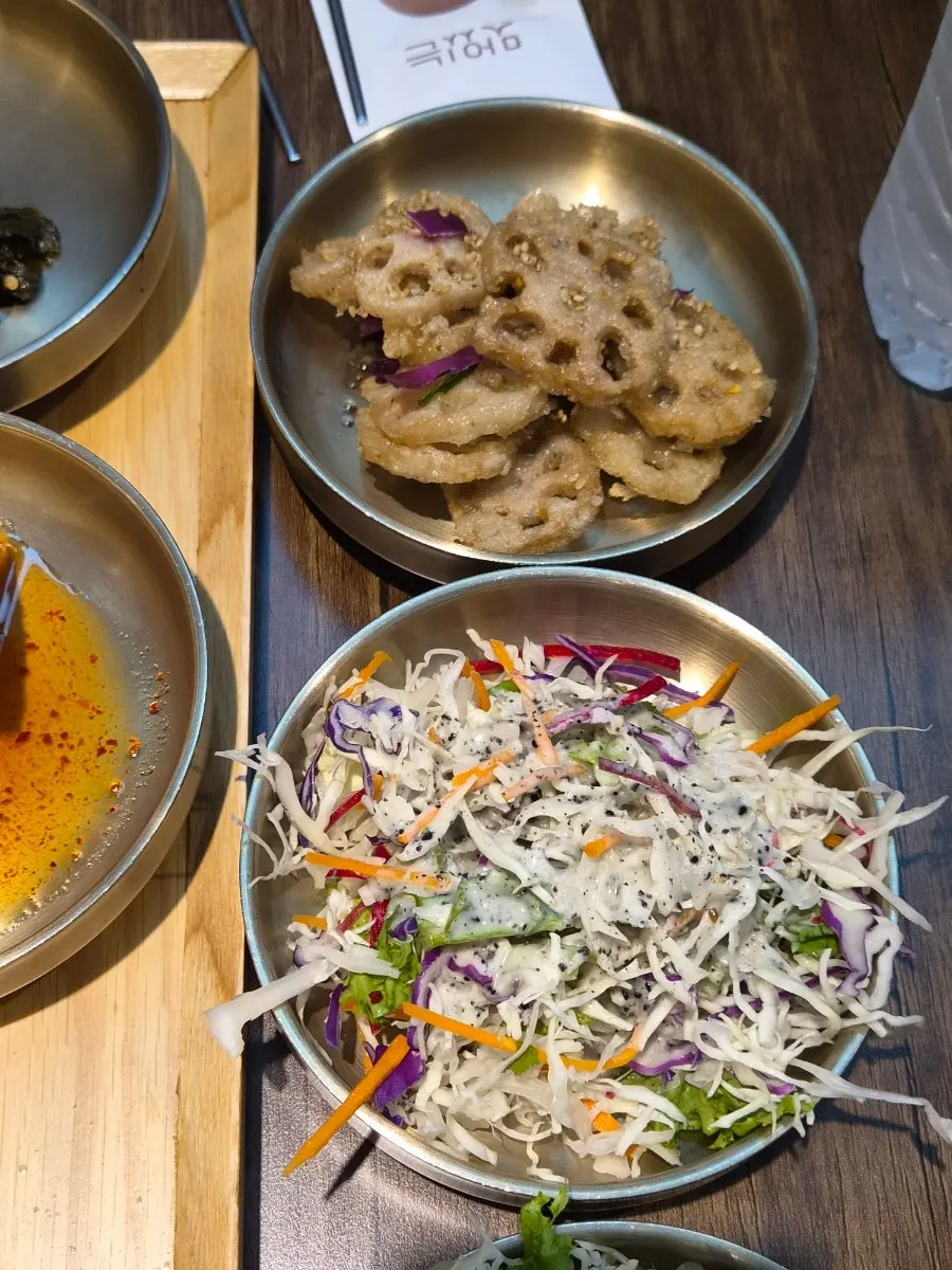 A fully set Tteuranchae table meal