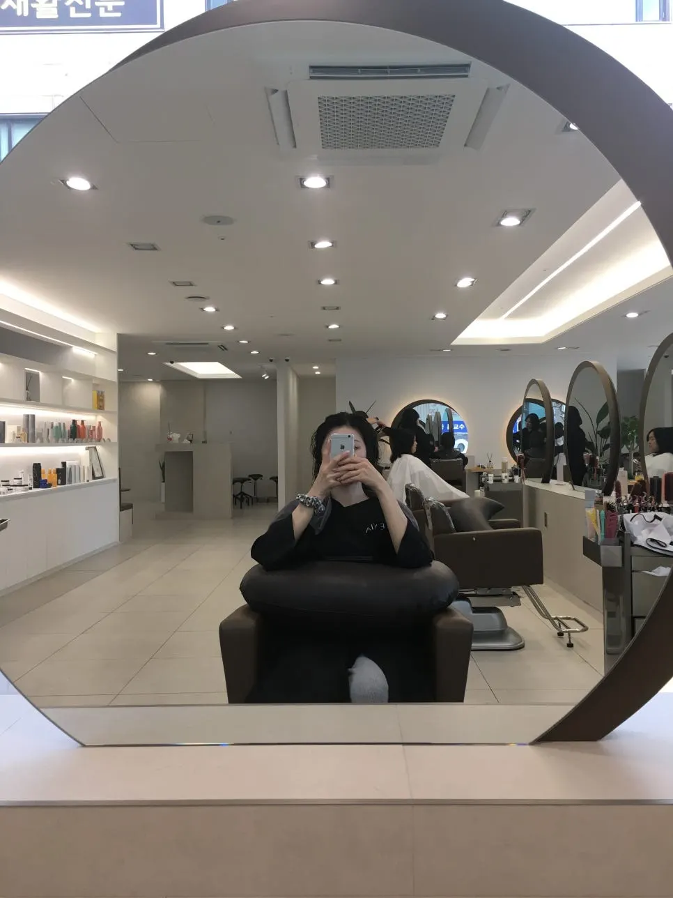 Salon treatment seat with an outside view