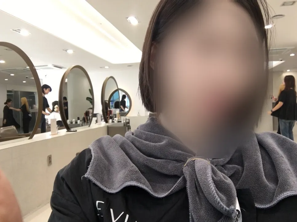 シャンプー後のさらさらなストレートヘア