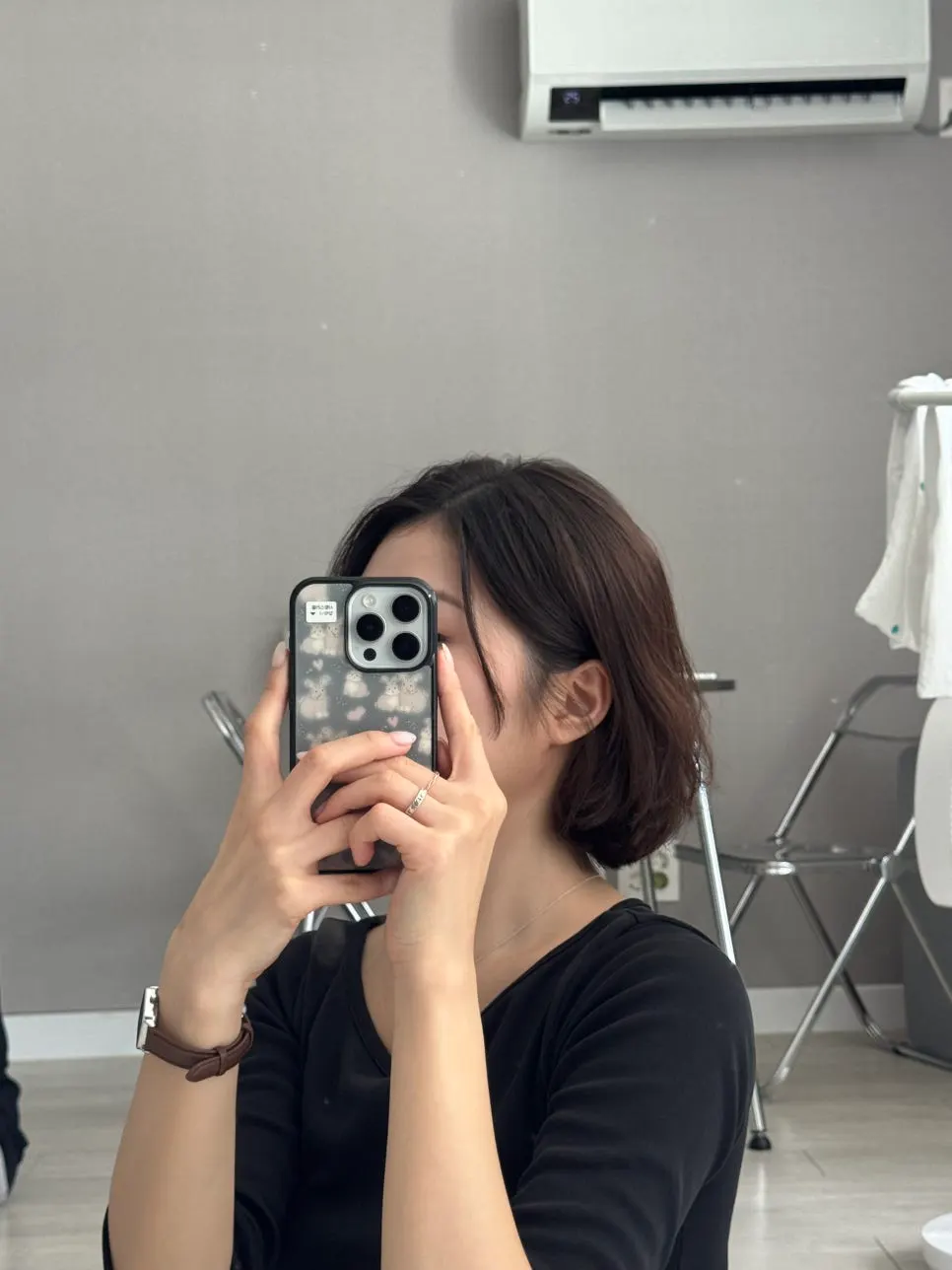 Naturally falling bob-perm curls