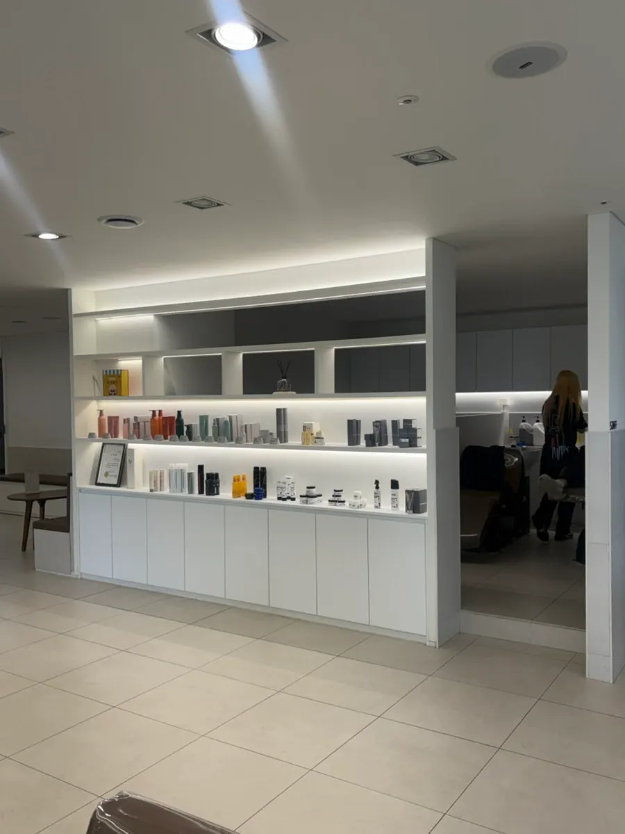 Interior of Levia Hair Bucheon Branch
