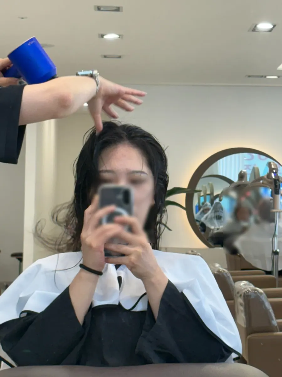 Hairstyle with lifted bangs