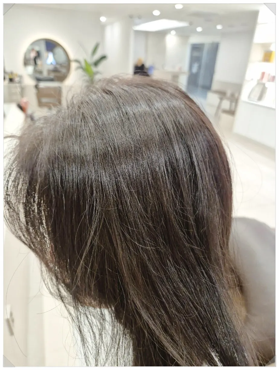 염색 당일 어둡게 보이는 브라운 모발