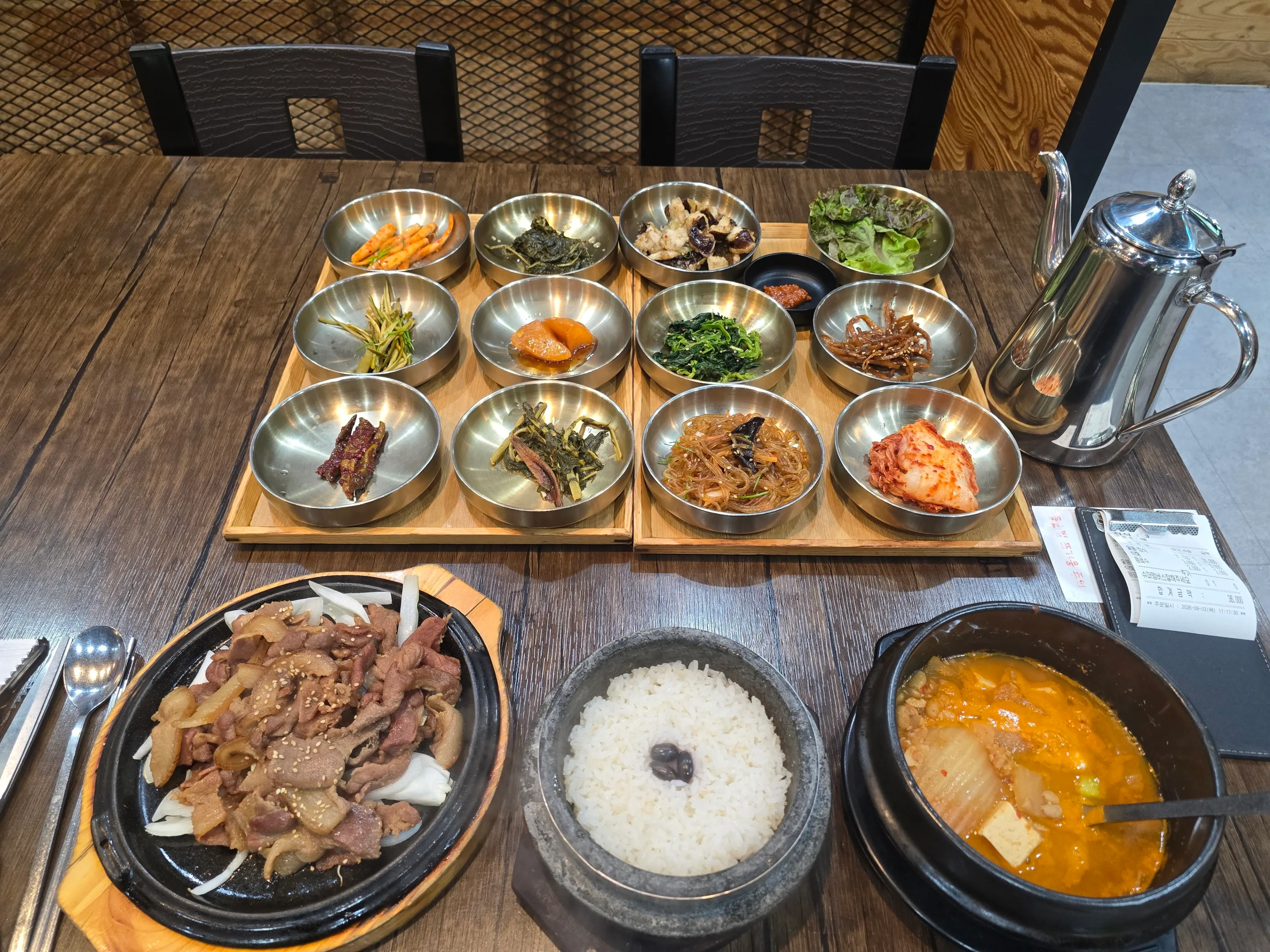 매장 앞 넉넉한 전용 주차 공간