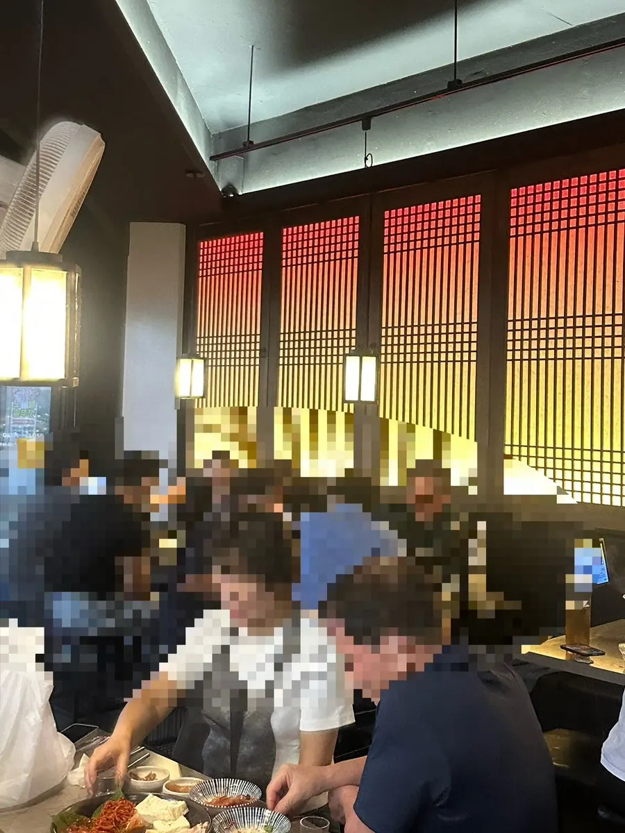 View of the folding-door seating area at Buchigom Yeongdeungpo-gu Office Branch
