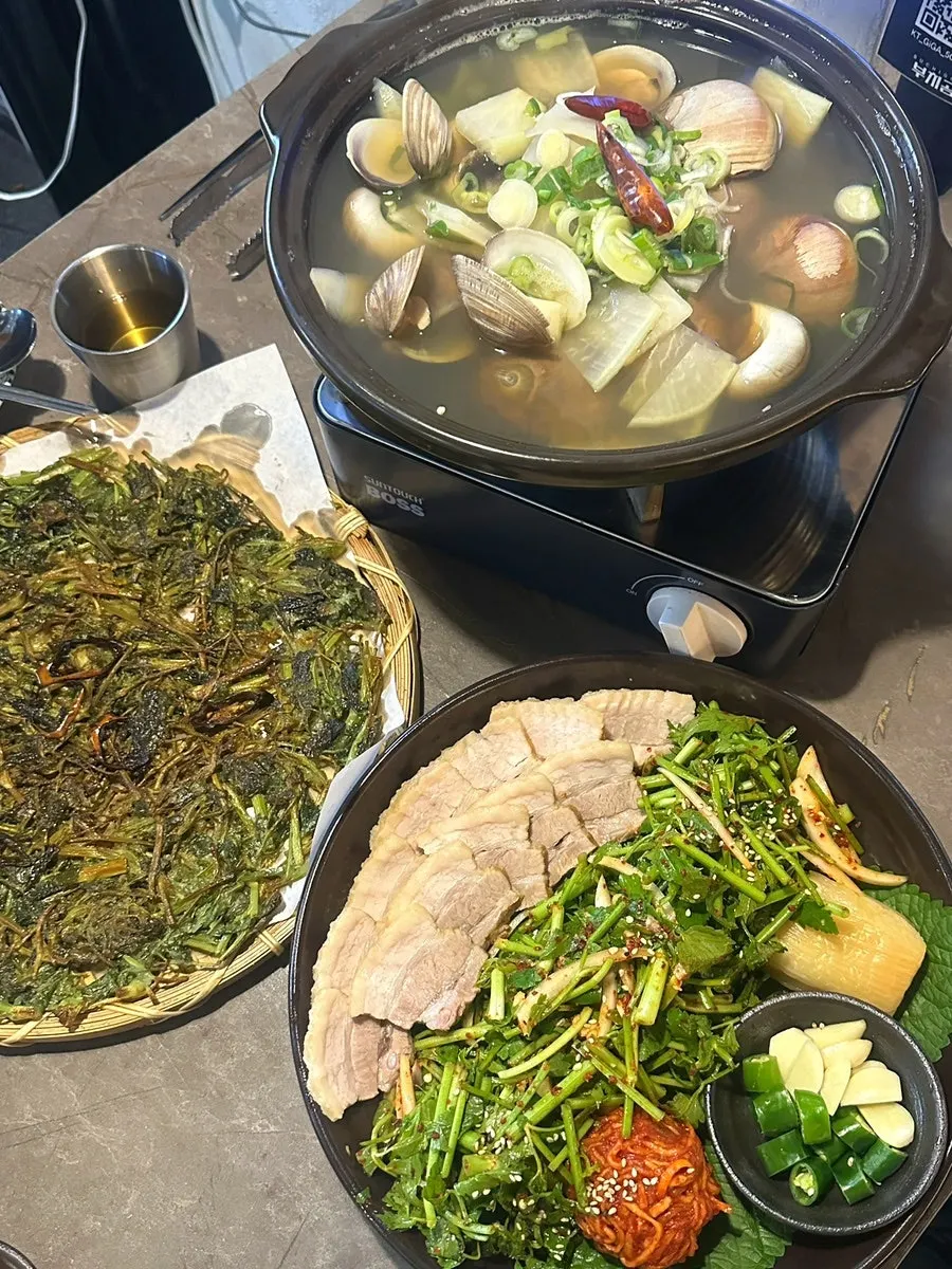 Full spread of the Buchigom Jusanggang Set