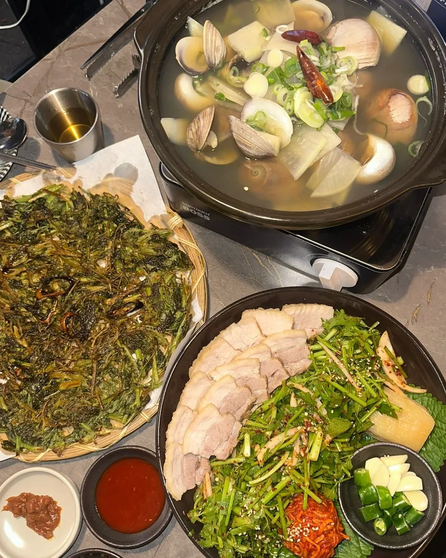Whole whelk stew, bossam, and minari pancake set
