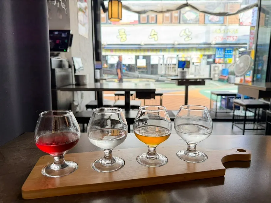 Four-kind traditional liquor sampler set next to the anju