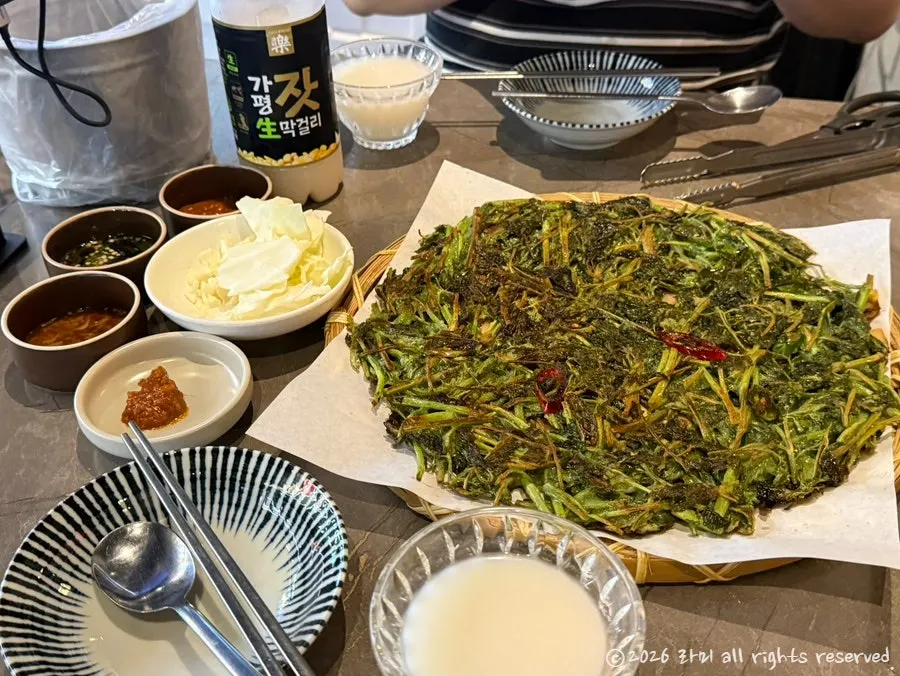 한상세트1로 차려진 보쌈과 미나리전 한상