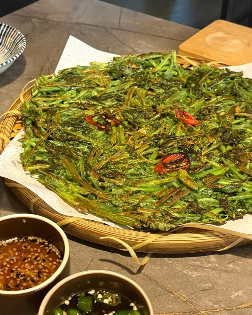 Toàn cảnh chiều dọc quán nhậu Hàn Quốc Buchigom gần Yeongdeungpo-gu Office