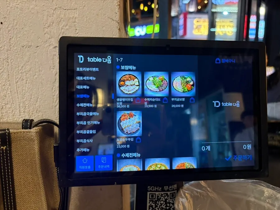 Menu ghi các loại bánh xèo của Buchigom