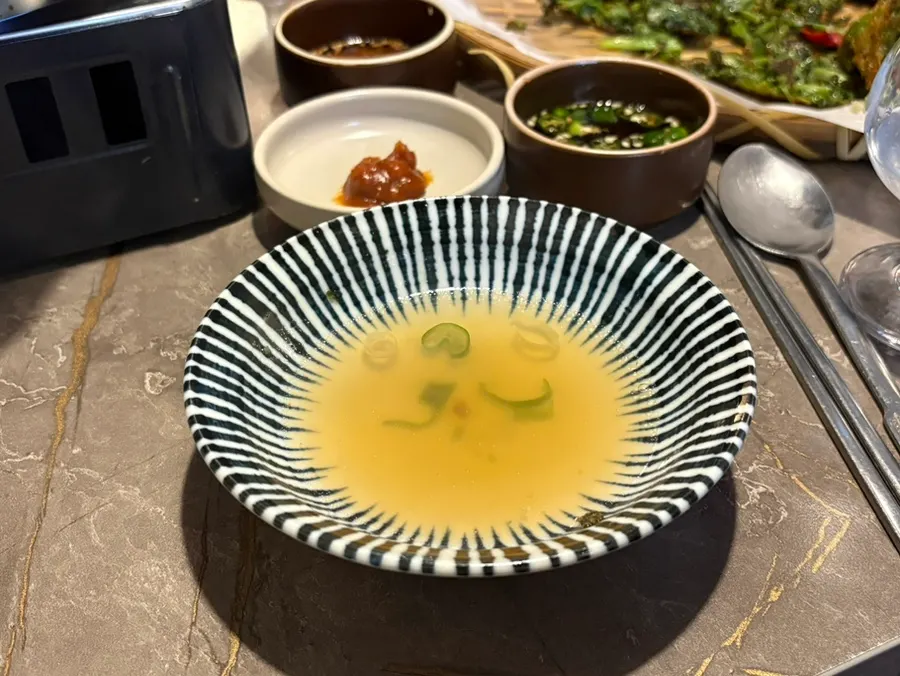 Canh ốc bou có ốc nguyên con và ngao trắng
