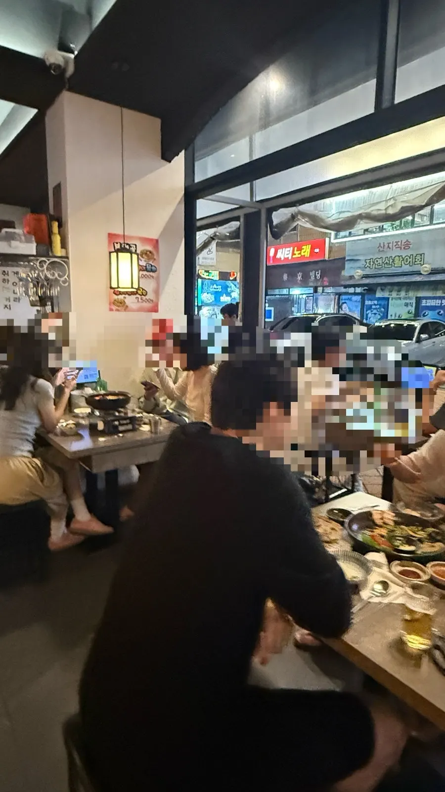 Spacious interior of Buchigom with roomy table spacing