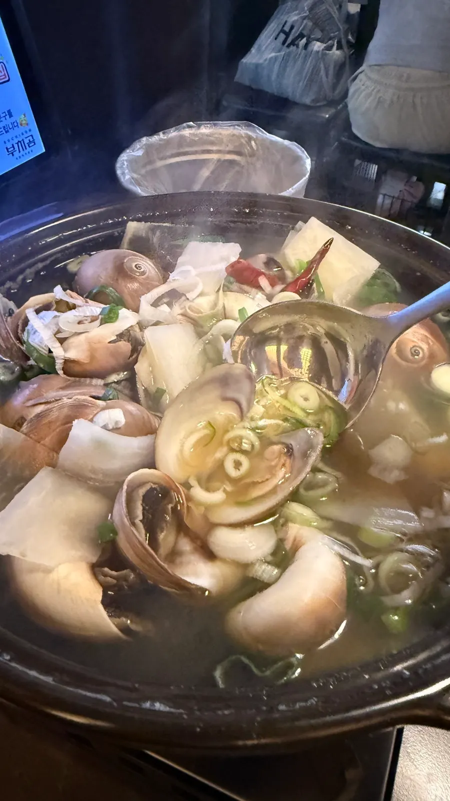 Whelk stew broth with clams and radish
