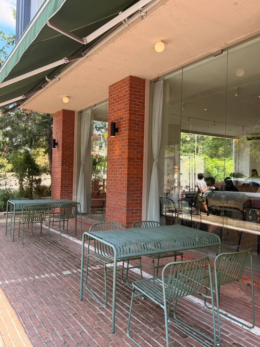 Exterior of Bueokgan Suwan Branch with teal walls and brick