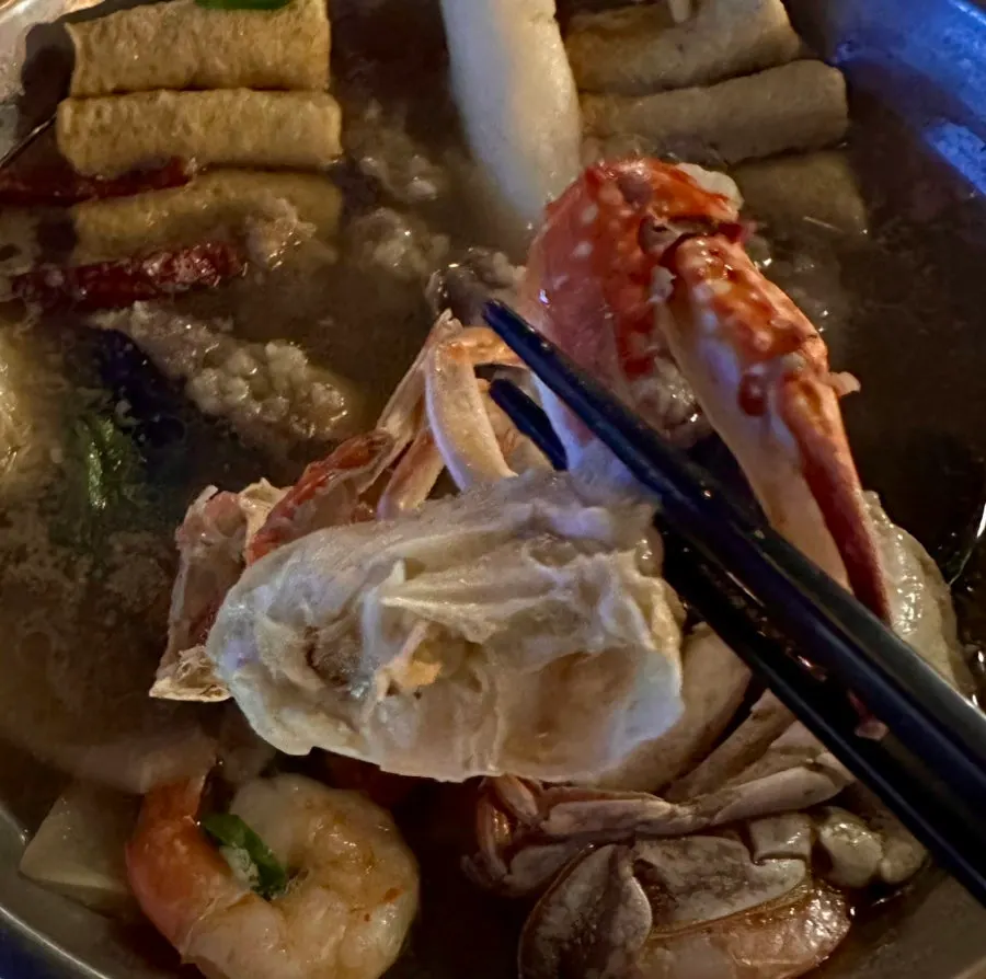 Crab from the beef brisket seafood odeng-tang