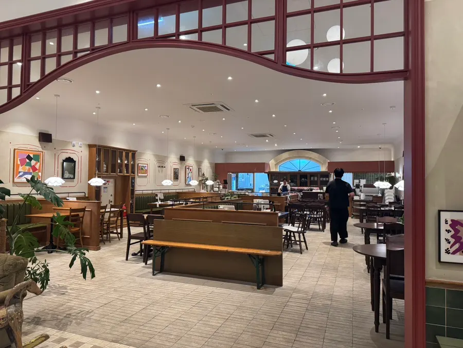 European-style interior hall of Bueokgan Restaurant