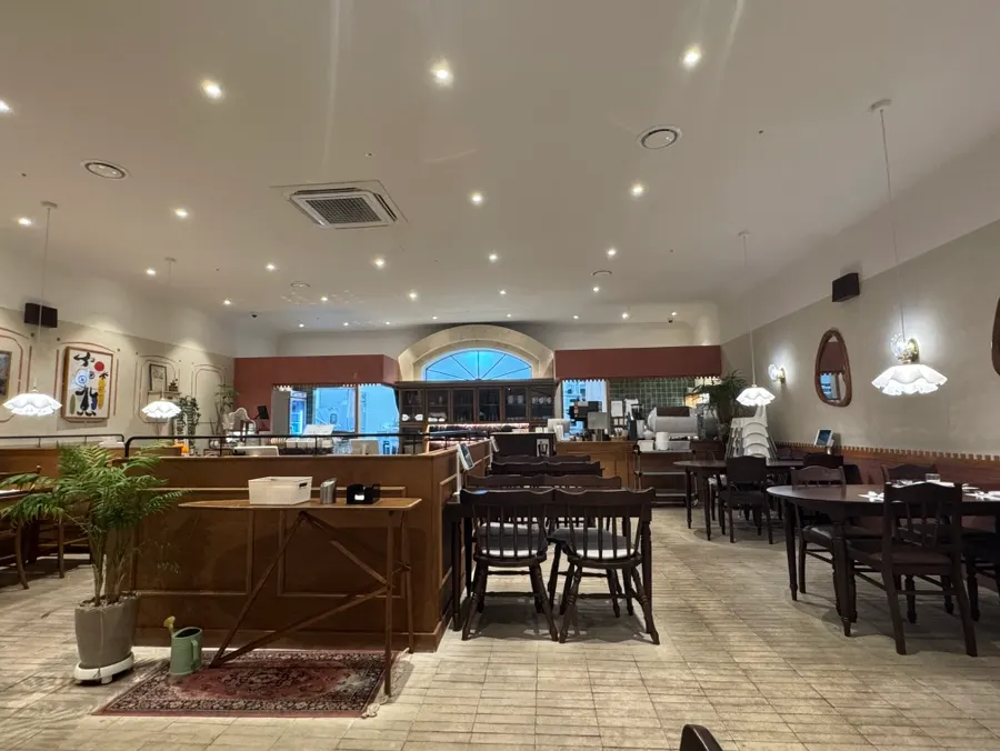 Spaciously arranged seating at Bueokgan Restaurant