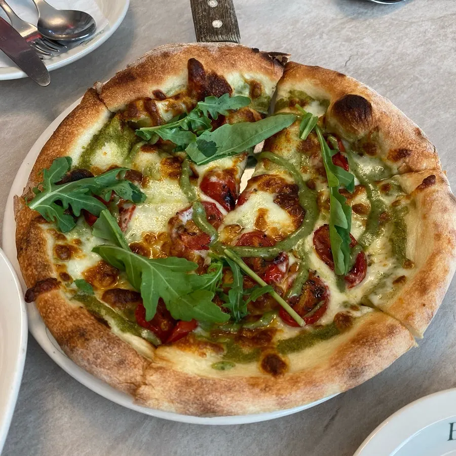 A whole basil pesto pizza at Bueokgan Sangmu Branch