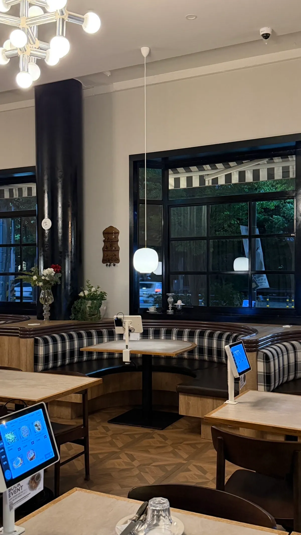 Window seat at Bueokgan Sangmu Branch with green view outside