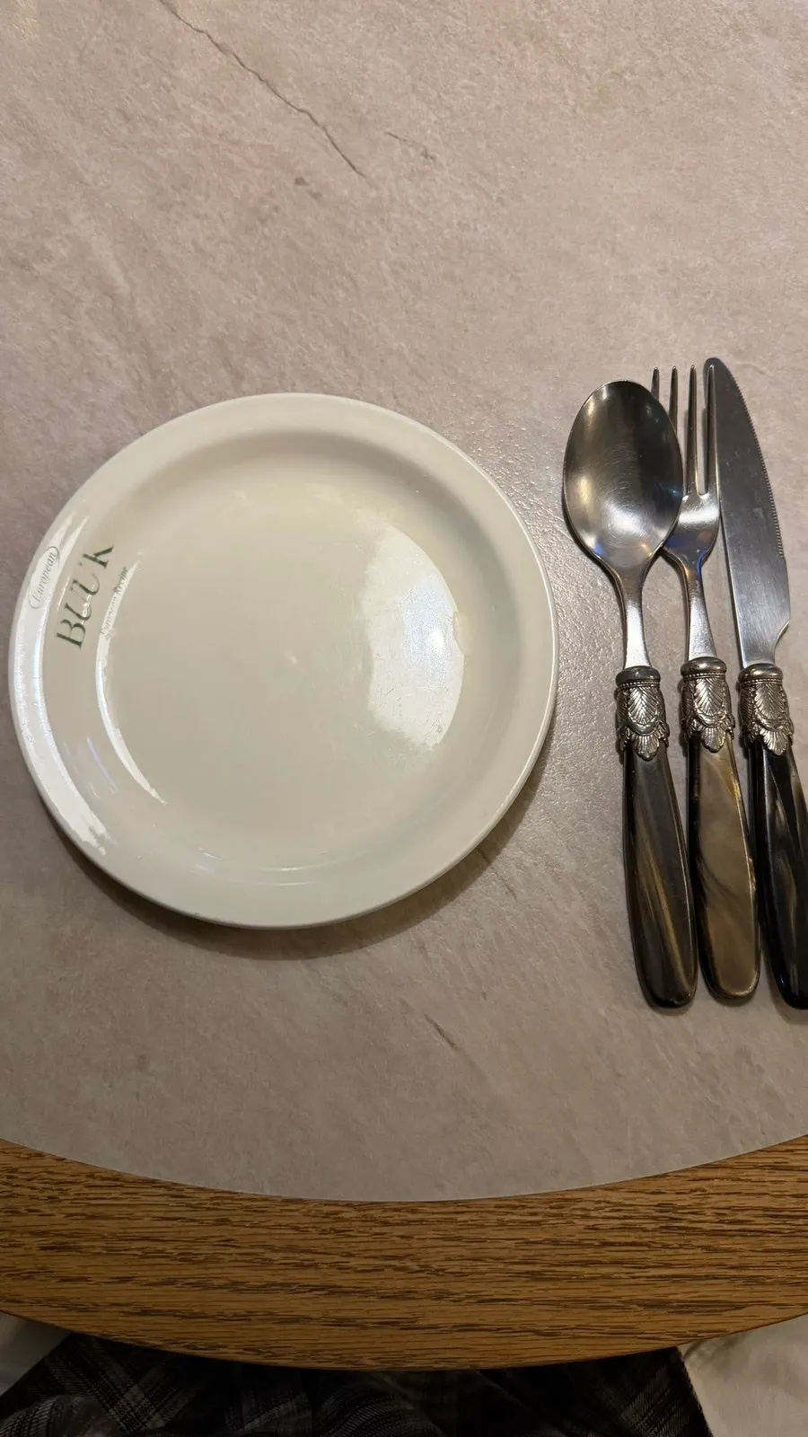 Bueokgan dishes served on custom-made dishware