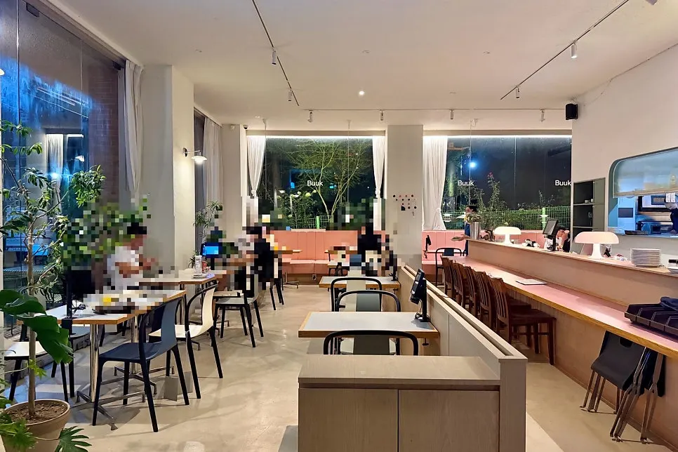 Interior view of Bueokgan Suwan Branch